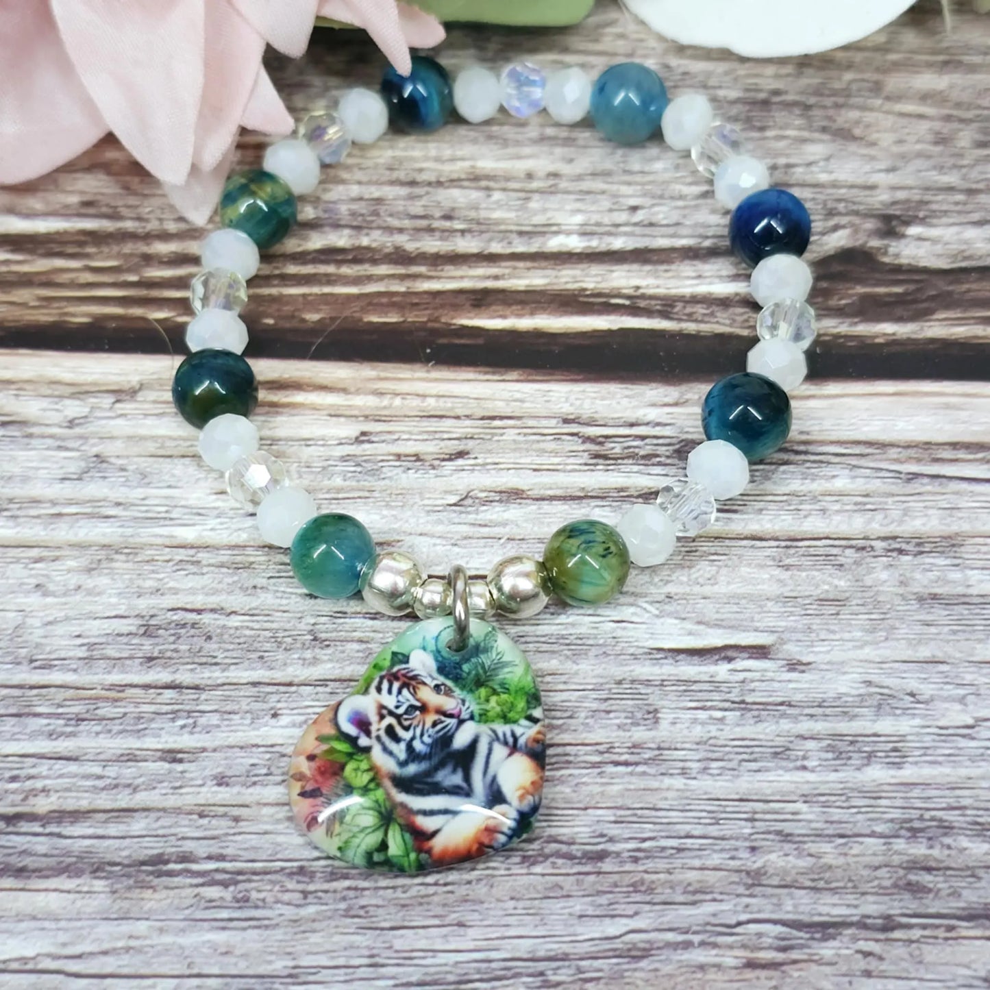 16cm Tiger Handmade Beaded Bracelet with Unique Charm – Glass or Gemstone Beads (80a)